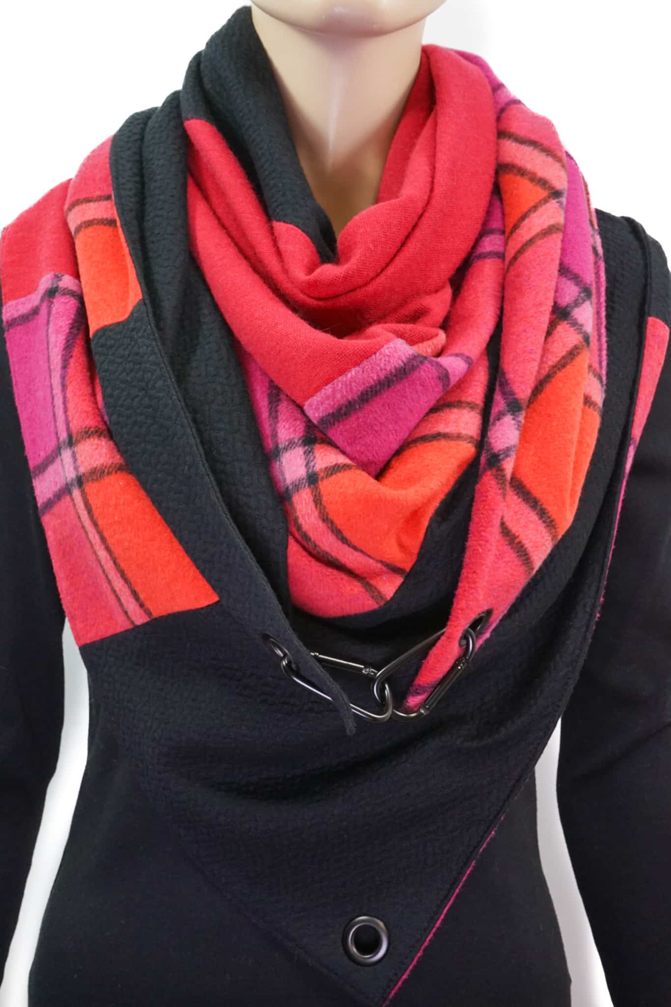 Dreieckstuch mit Karabiner, kariert pink-rot-schwarz, weich ohne Wolle