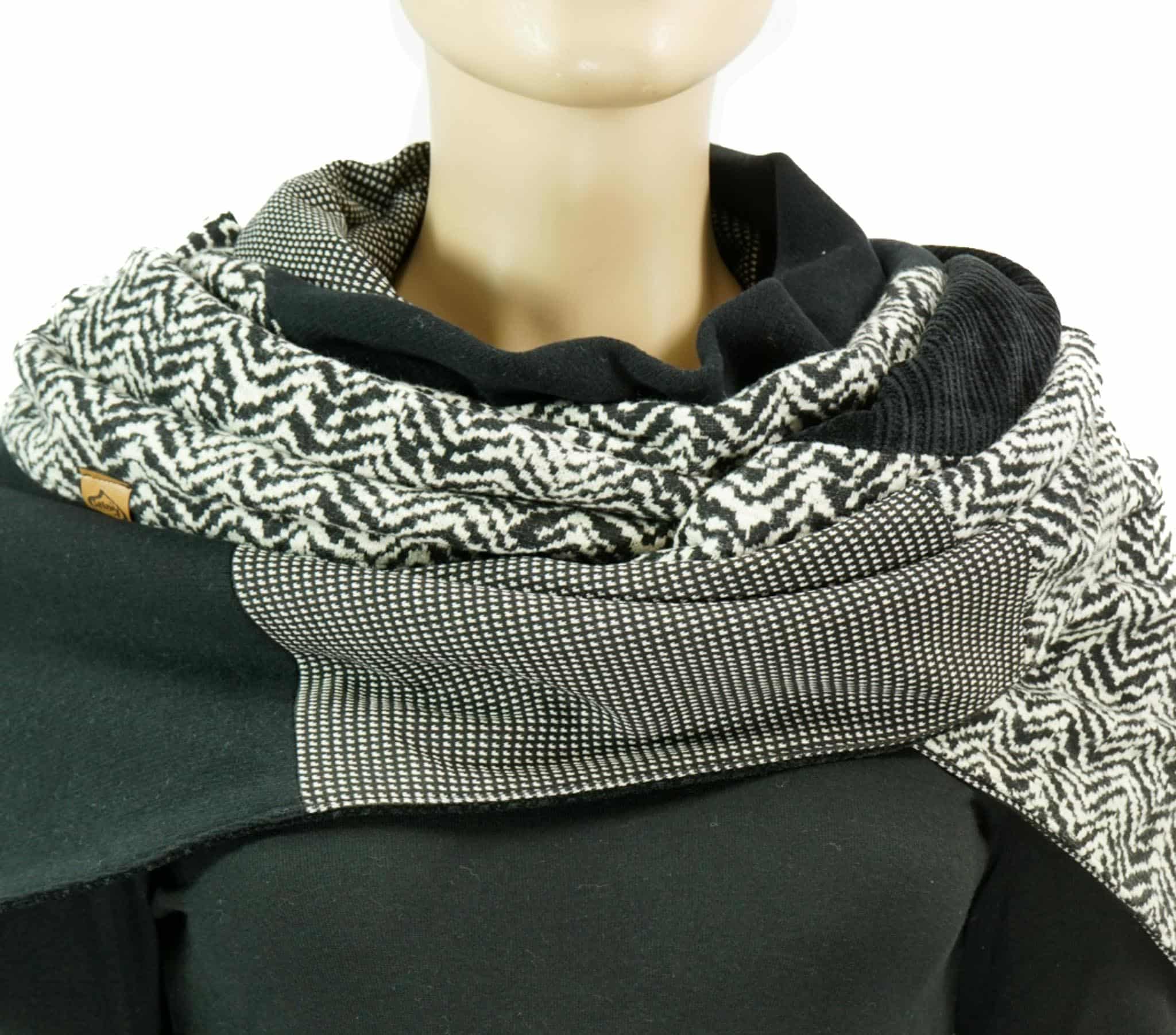 Dreieckstuch mit Karabiner, klassischer Mustermix, kuschlig weich