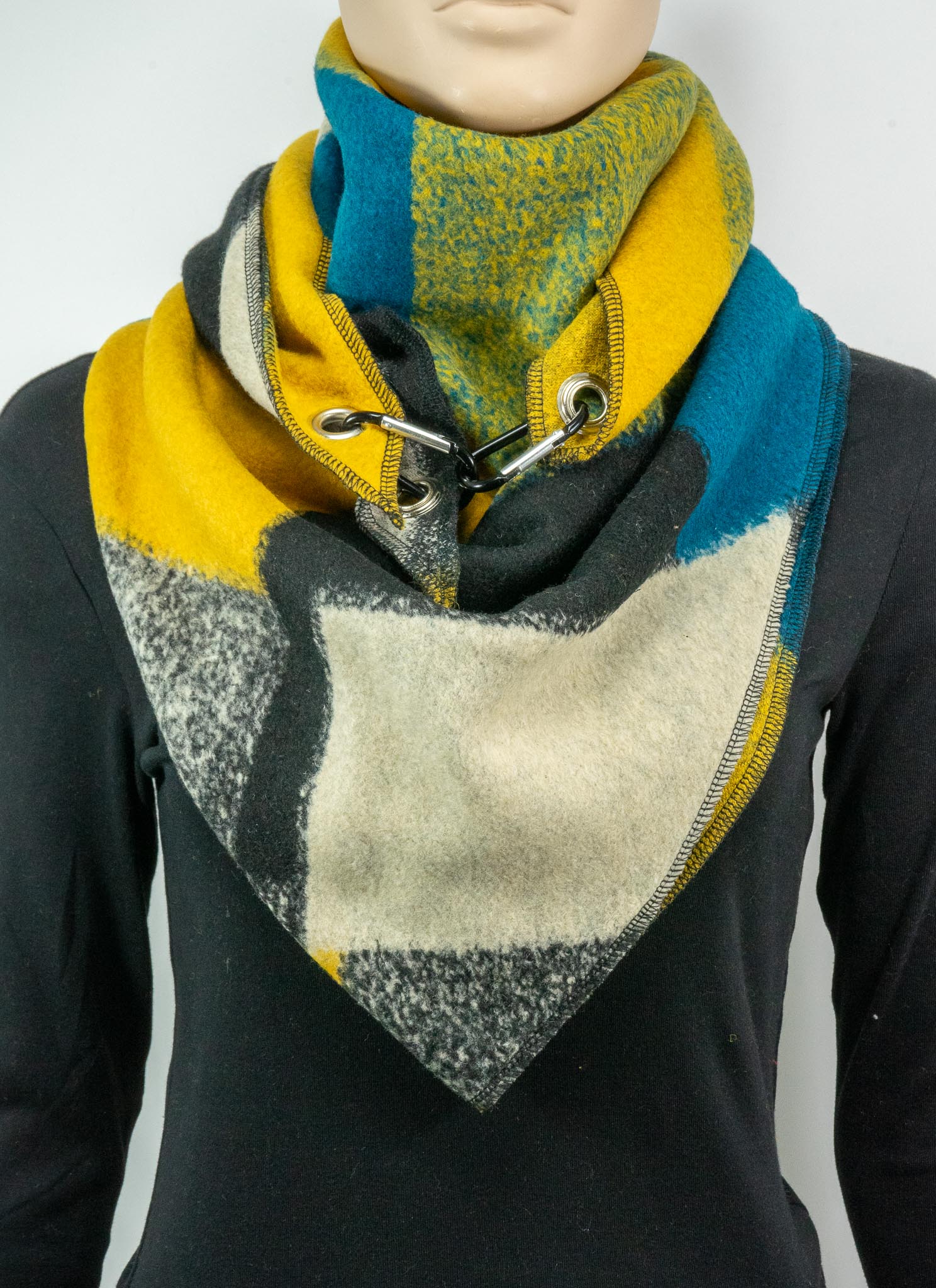 Dreieckstuch mit Karabiner, Wollmix Patch, Petrol/Gelb