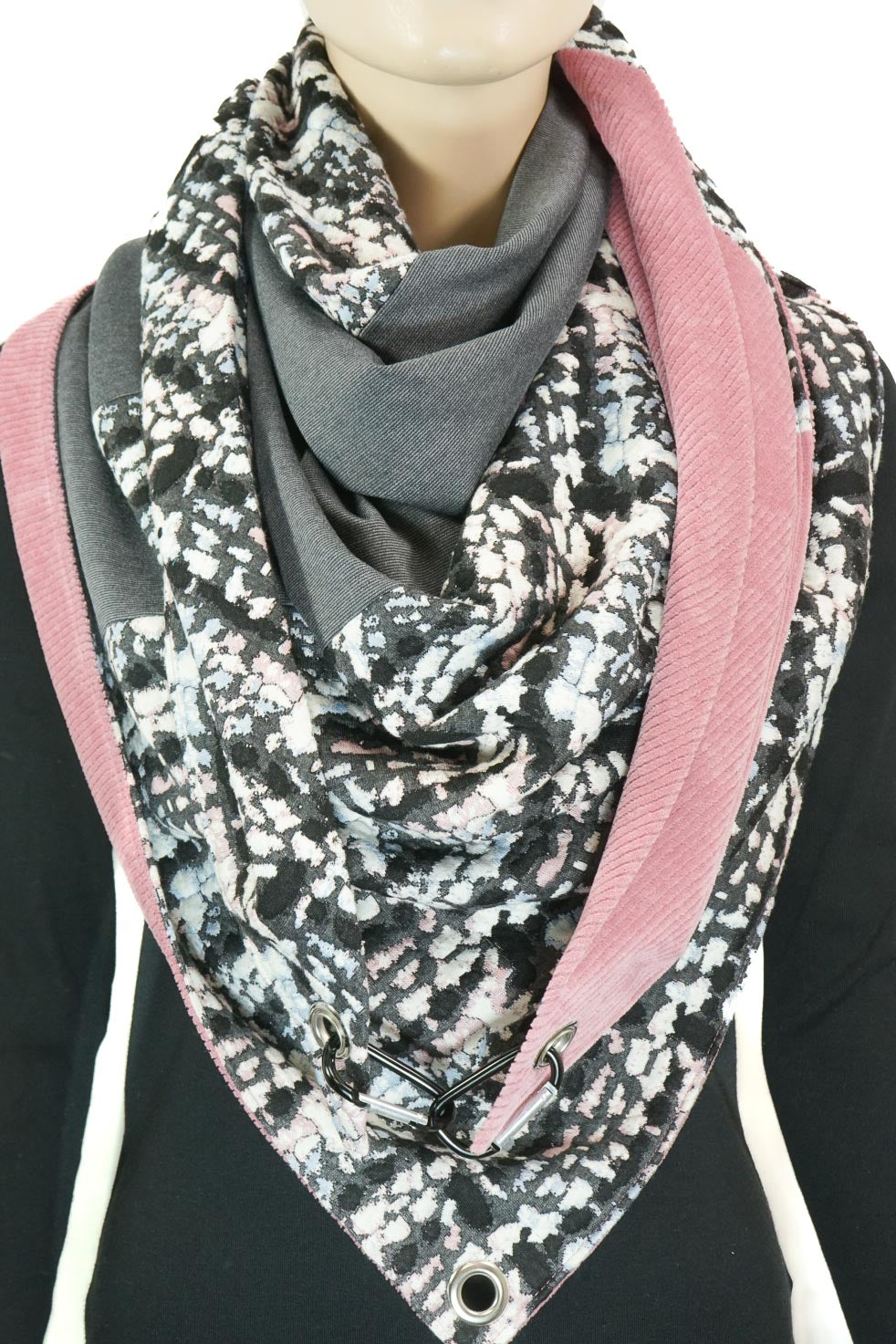 Dreieckstuch mit Karabiner, gemütlicher Allrounder in rosa/grau/naturweiß