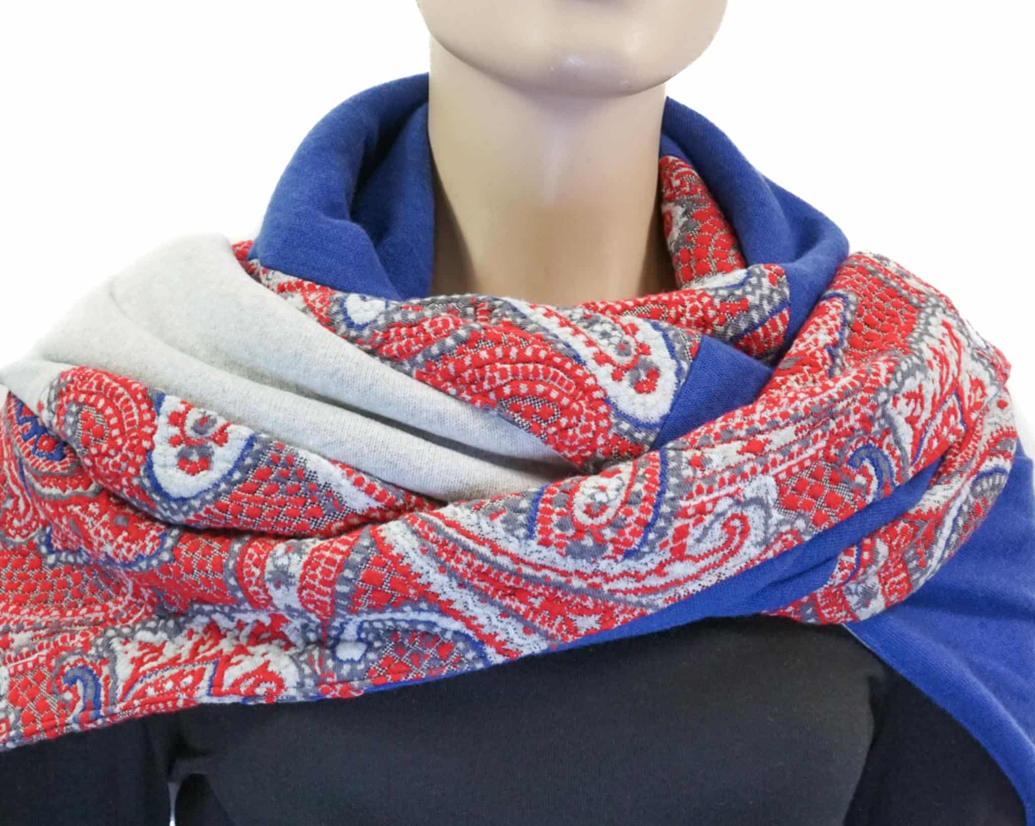 Karabinertuch RED PAISLEY WINTER, kräftiges Rot, kühles Blau & weiche Strickstoffe