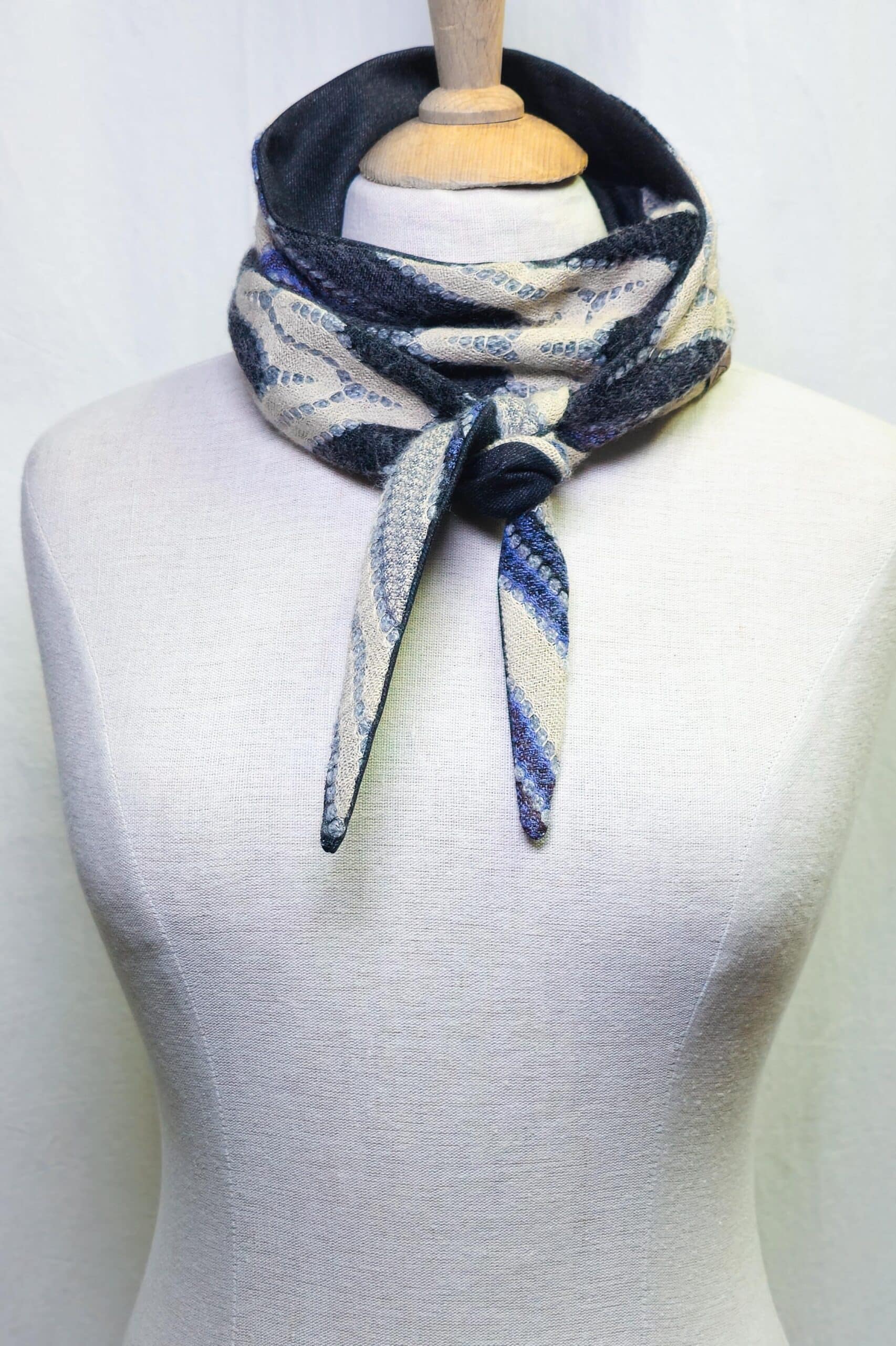 MINI Schal schwarz-blau-grau mit Spitze