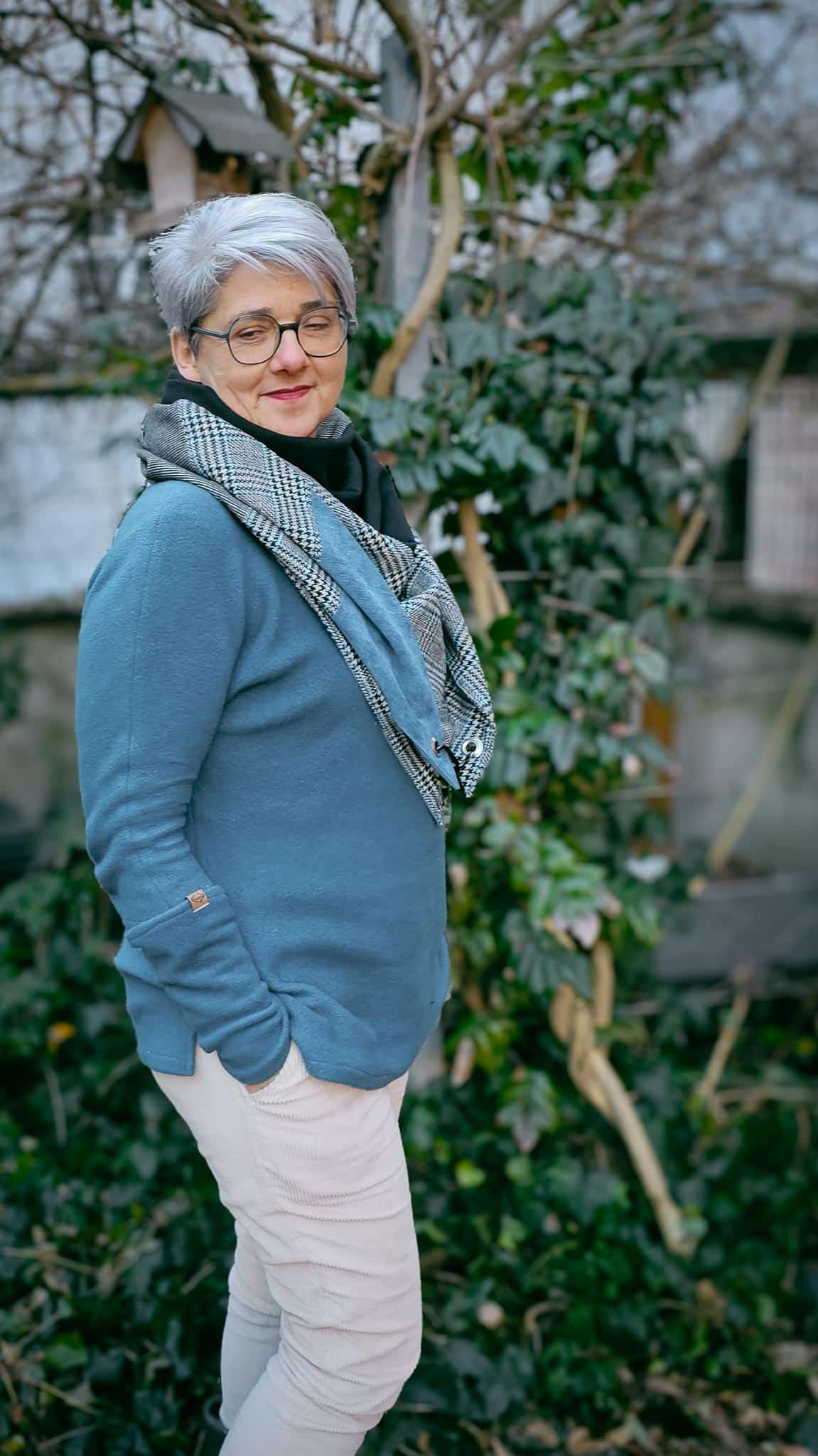 Dreieckstuch mit Karabiner, elegant mit schwarz/petrol