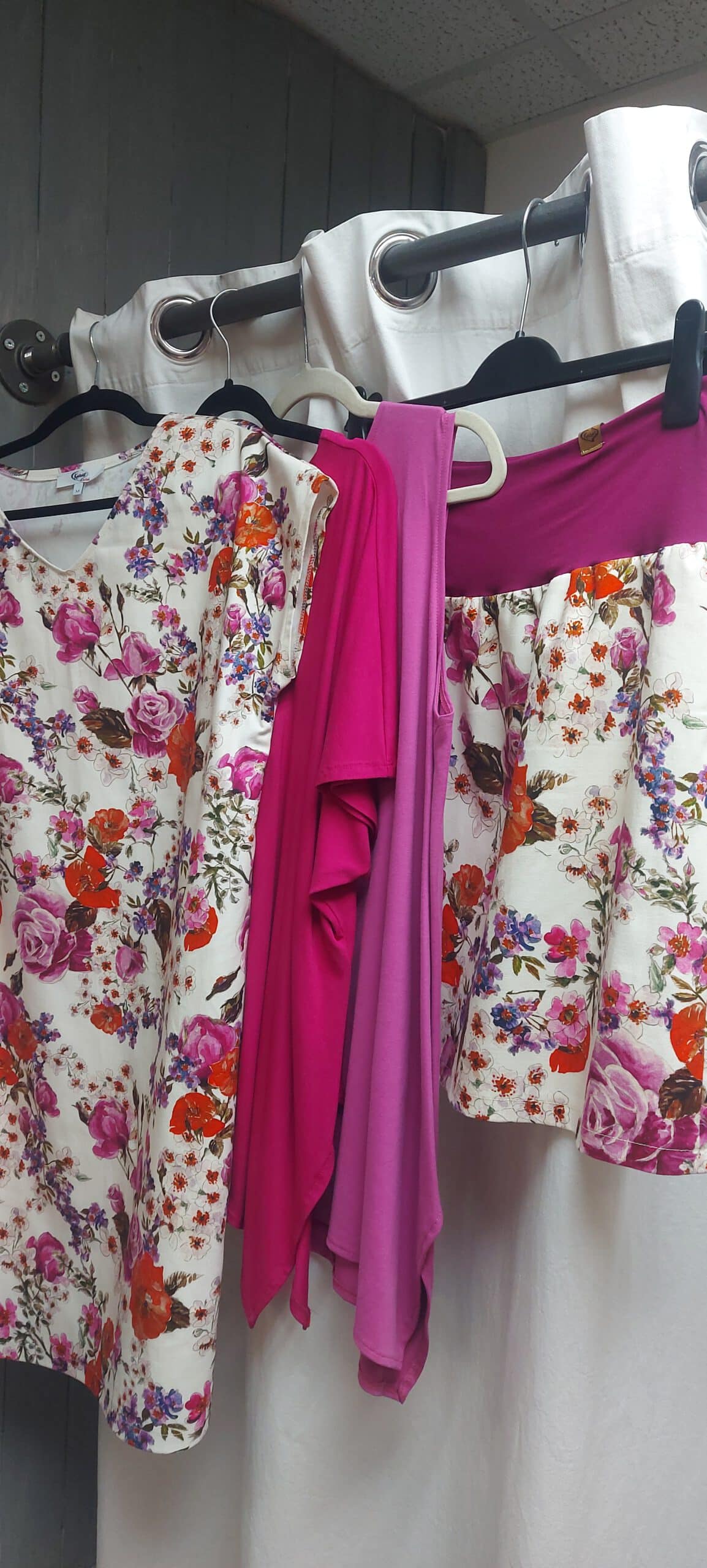 Sommerkleid mit Rosenblüten
