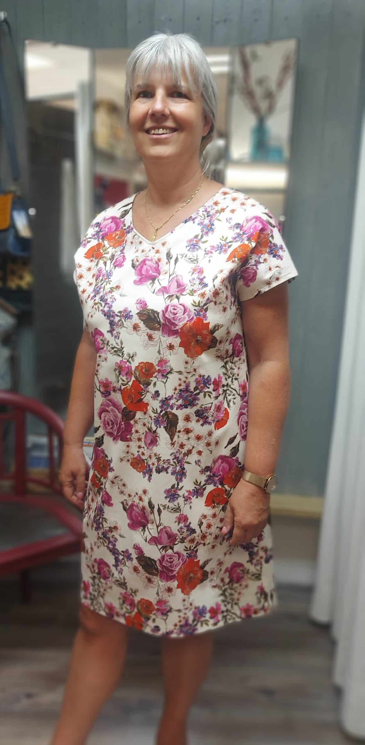 Sommerkleid mit Rosenblüten