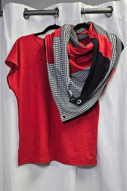 Dreieckstuch mit Karabiner, Hahnentritt mit Schwarz und Rot