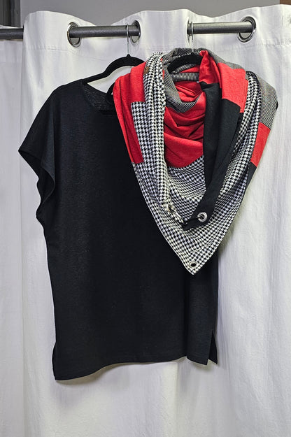 Dreieckstuch mit Karabiner, Hahnentritt mit Schwarz und Rot