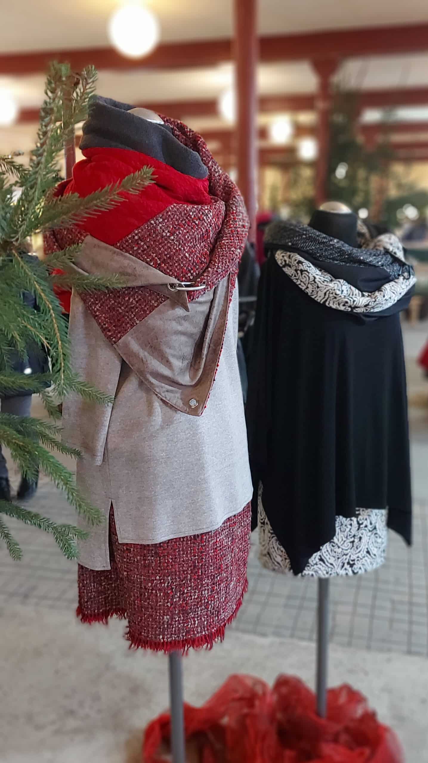Dreieckstuch mit Karabiner, Bouclé im Wollmix