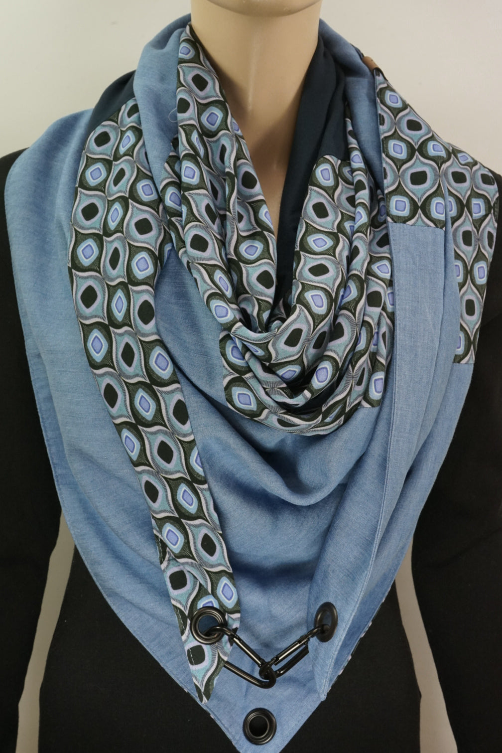 Karabinertuch RETRO hellblau/schwarz