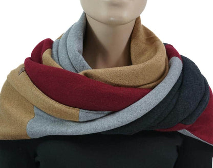 Dreieckstuch mit Karabiner, Colourblocking in weichem Strick, camel/bordeaux/grau/anthrazit