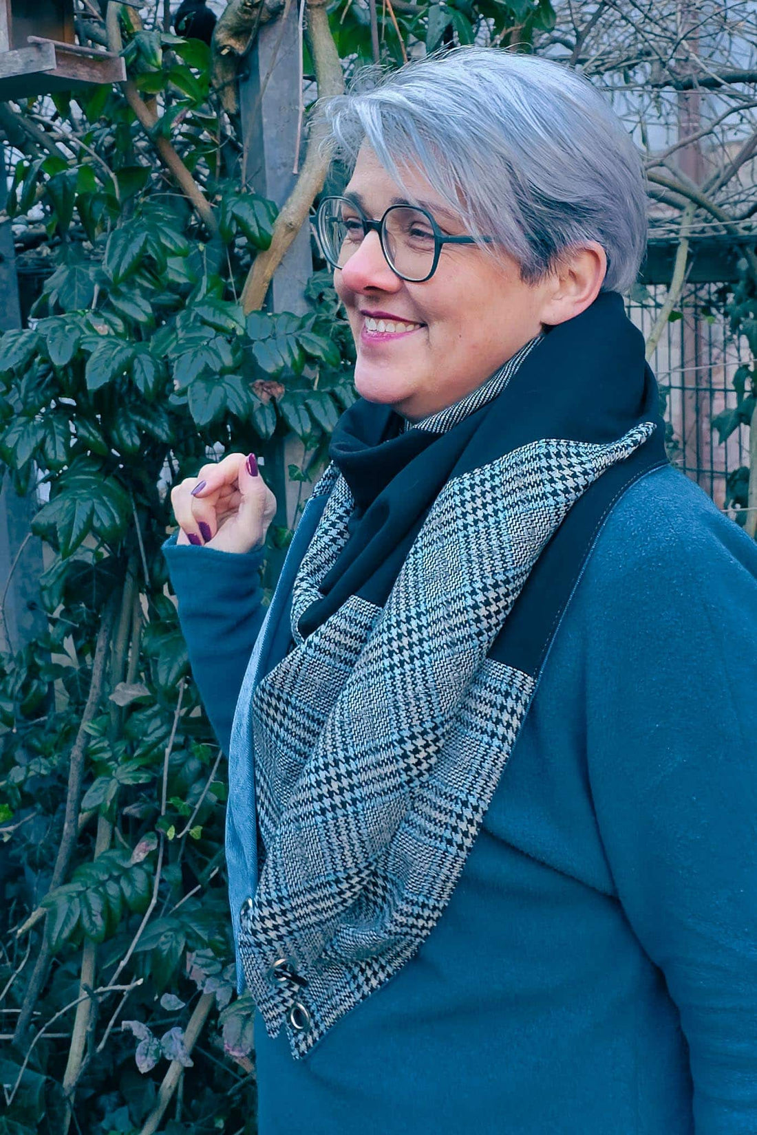 Dreieckstuch mit Karabiner, elegant mit schwarz/petrol