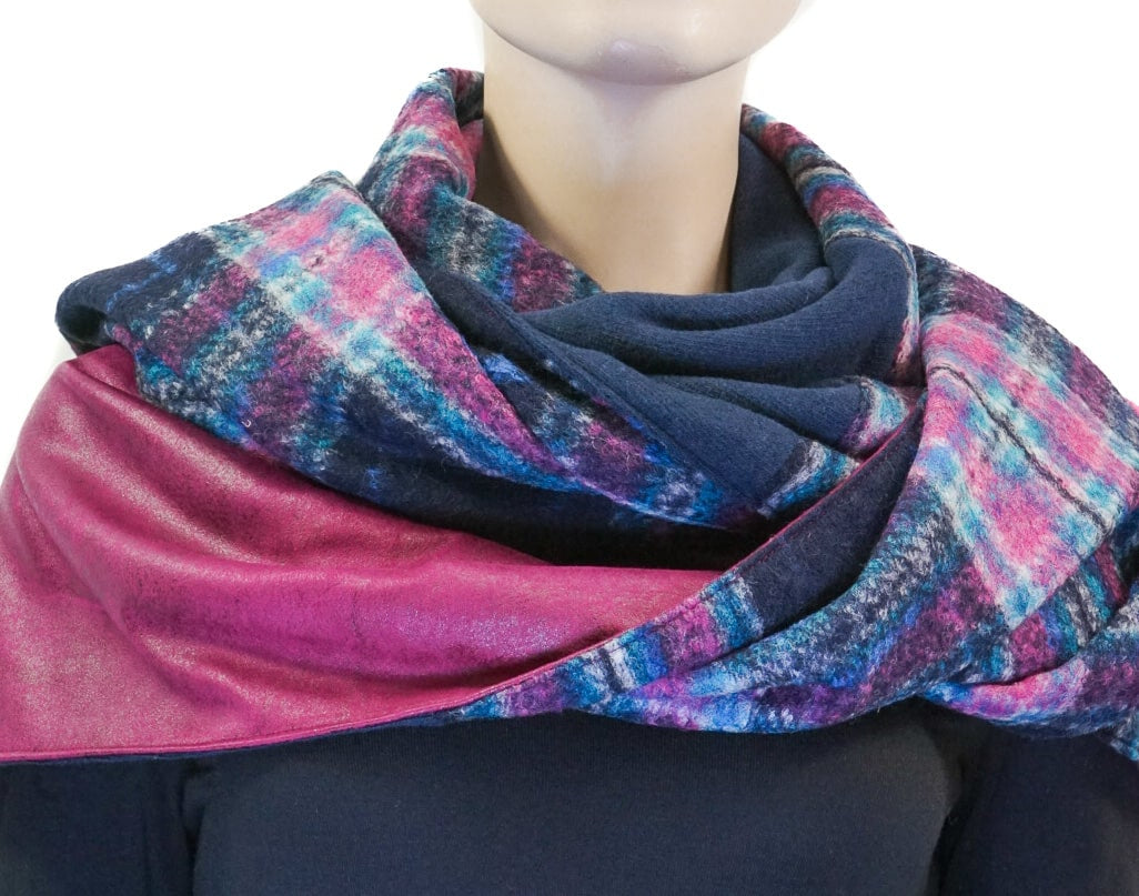 Karabinertuch Pink–Berry mit Marine – Wollmix &amp; Vintage-Lederimitat
