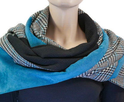Dreieckstuch mit Karabiner, elegant mit schwarz/petrol
