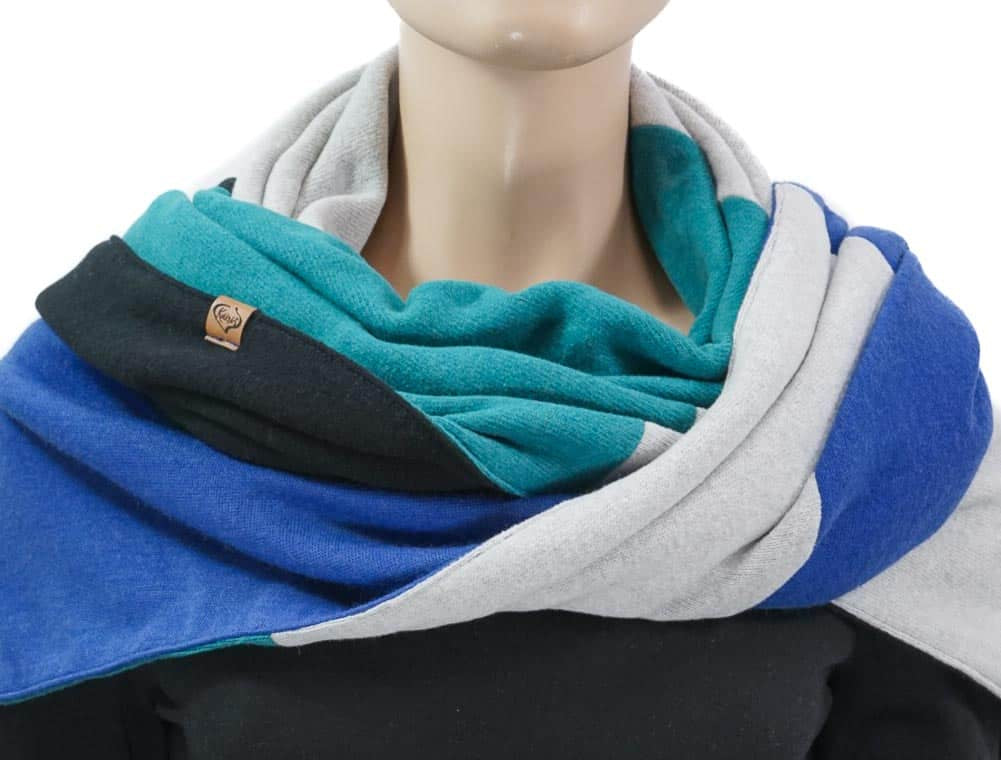 Dreieckstuch mit Karabiner, Colourblocking in weichem Strick, smaragd-schwarz-hellgrau-royalblau