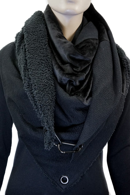 Dreieckstuch mit Karabiner, monochromer Mix in schwarz