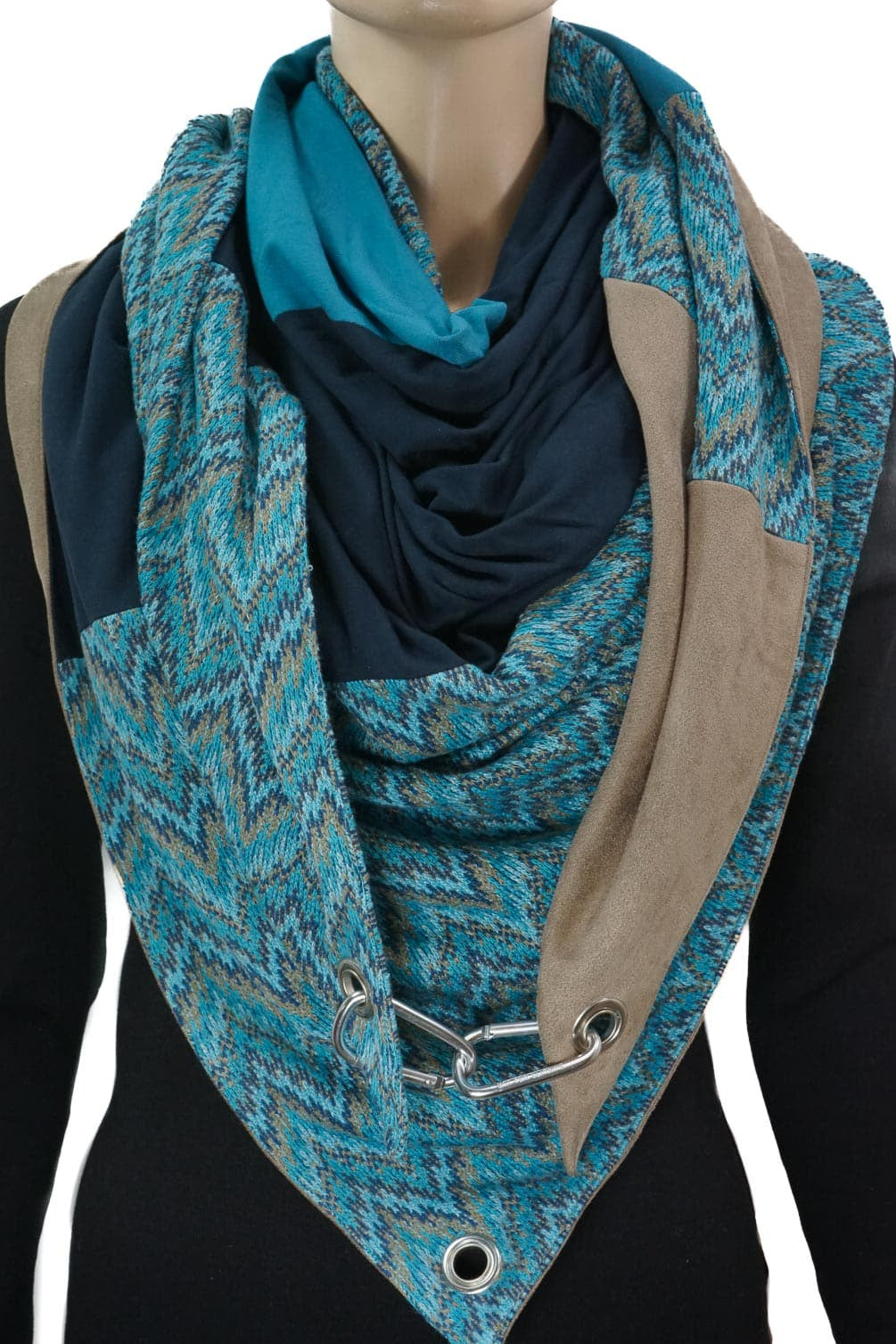 Dreieckstuch mit Karabiner, leichter Strick in Chevron Muster