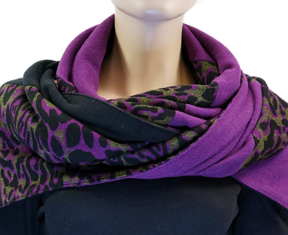 Karabinertuch PURPLE LEO |  Lila Strick &amp; Jersey-Print