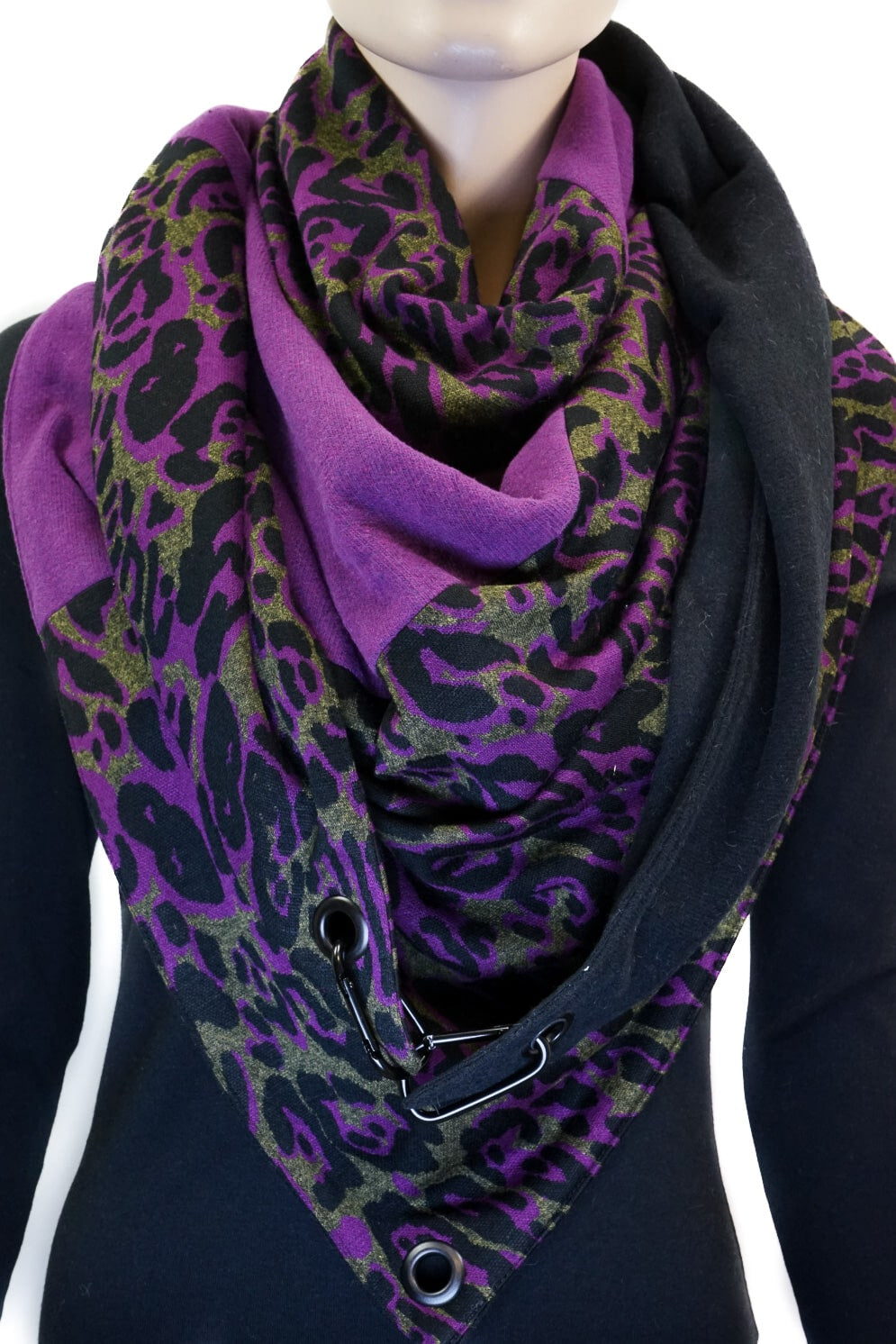 Karabinertuch PURPLE LEO |  Lila Strick &amp; Jersey-Print
