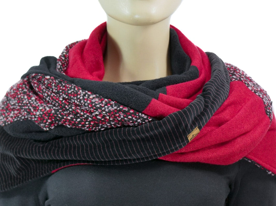 Karabinertuch Rot-Schwarz mit Bouclé &amp; Strick – warm &amp; ohne Wolle
