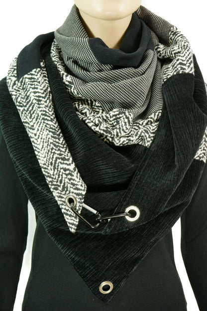 Dreieckstuch mit Karabiner, klassischer Mustermix, kuschlig weich