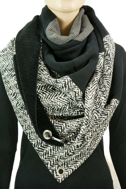 Dreieckstuch mit Karabiner, klassischer Mustermix, kuschlig weich