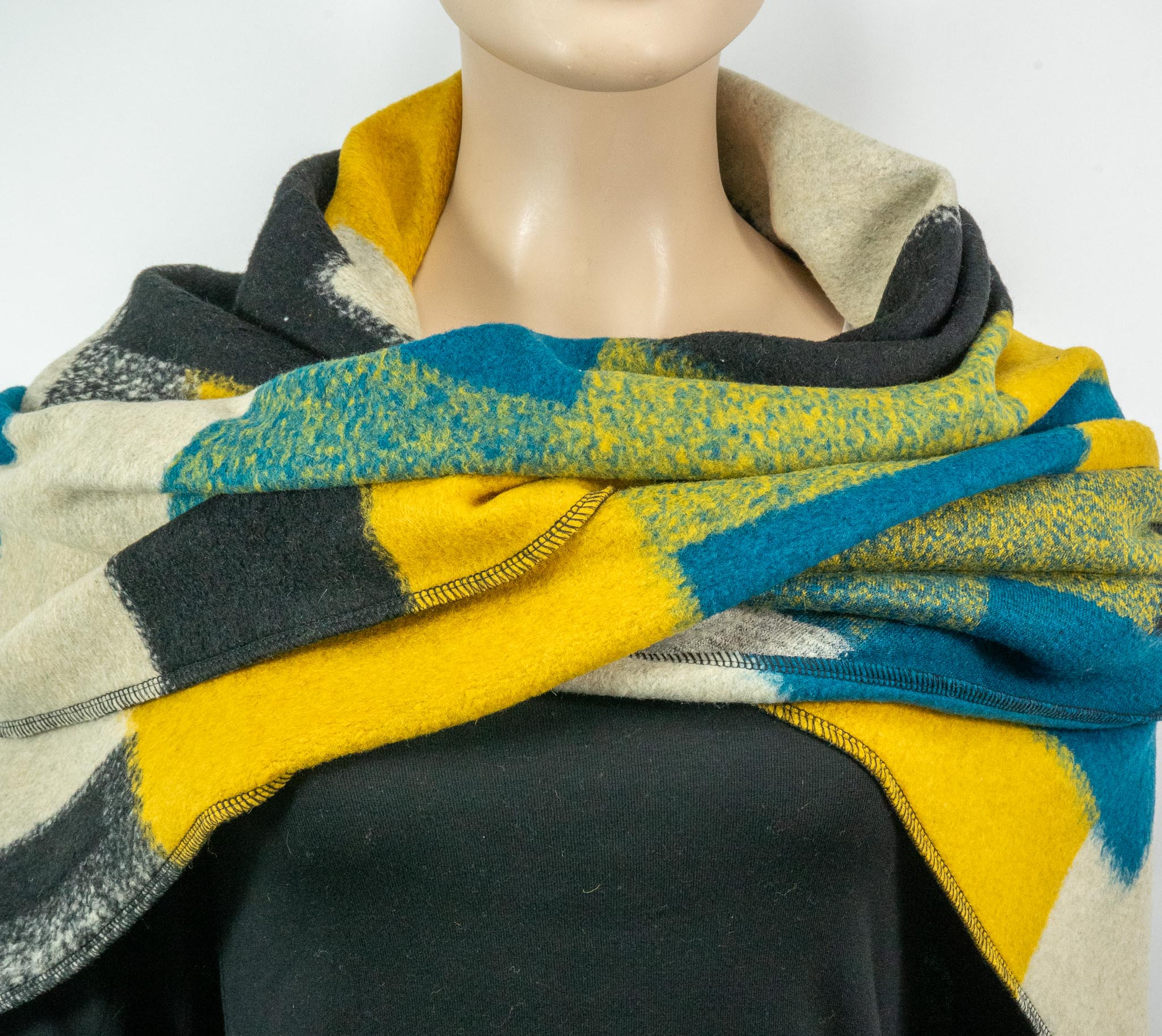 Dreieckstuch mit Karabiner, Wollmix Patch, Petrol/Gelb