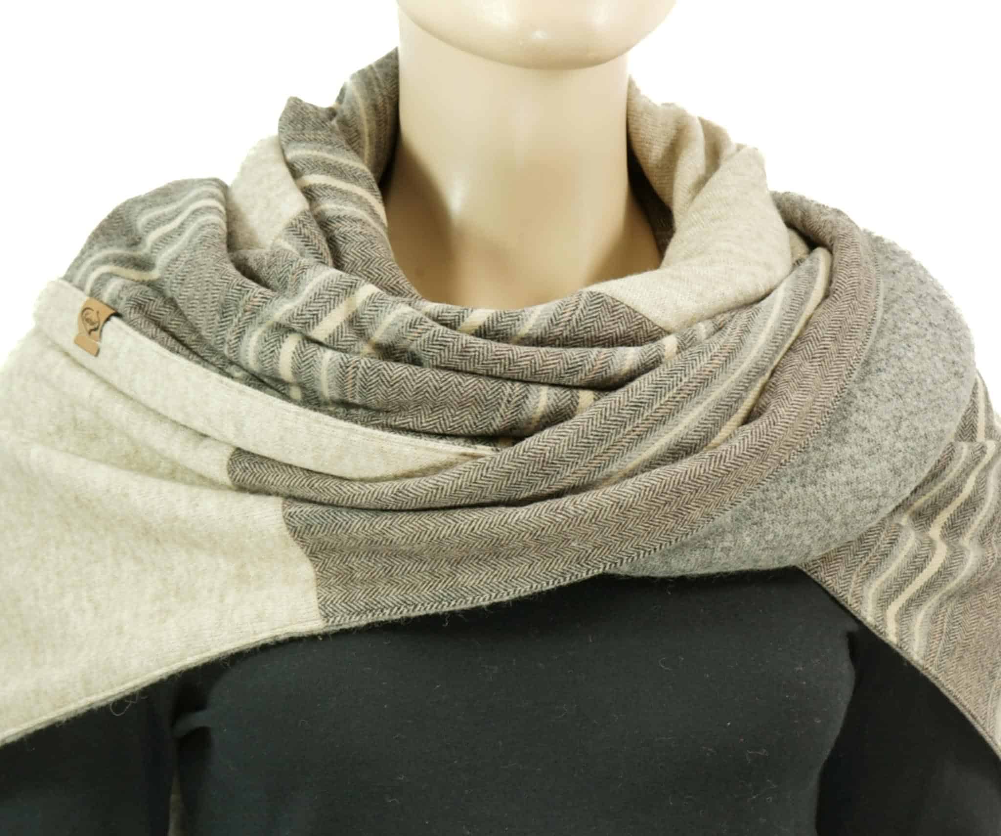 Dreieckstuch mit Karabiner, Trendmix GREIGE