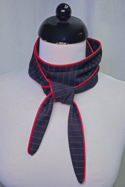 MINI Schal Nadelstreifen-schwarz mit roter Paspel