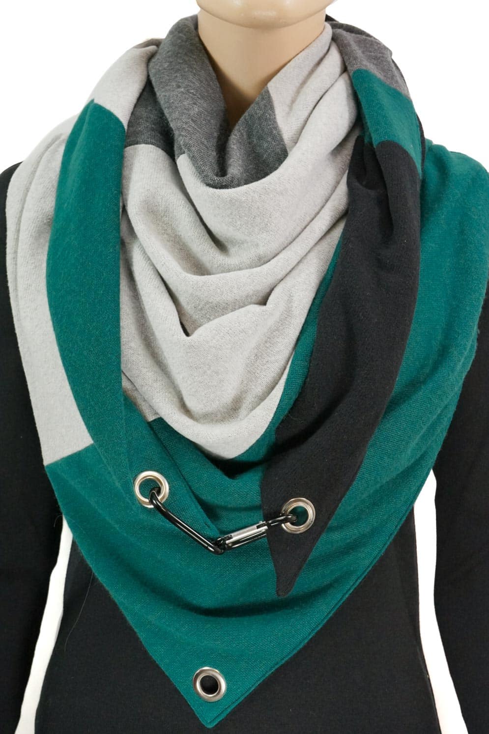 Dreieckstuch mit Karabiner, Colourblocking in weichem Strick, smaragdgrün-grau-weiß-schwarz