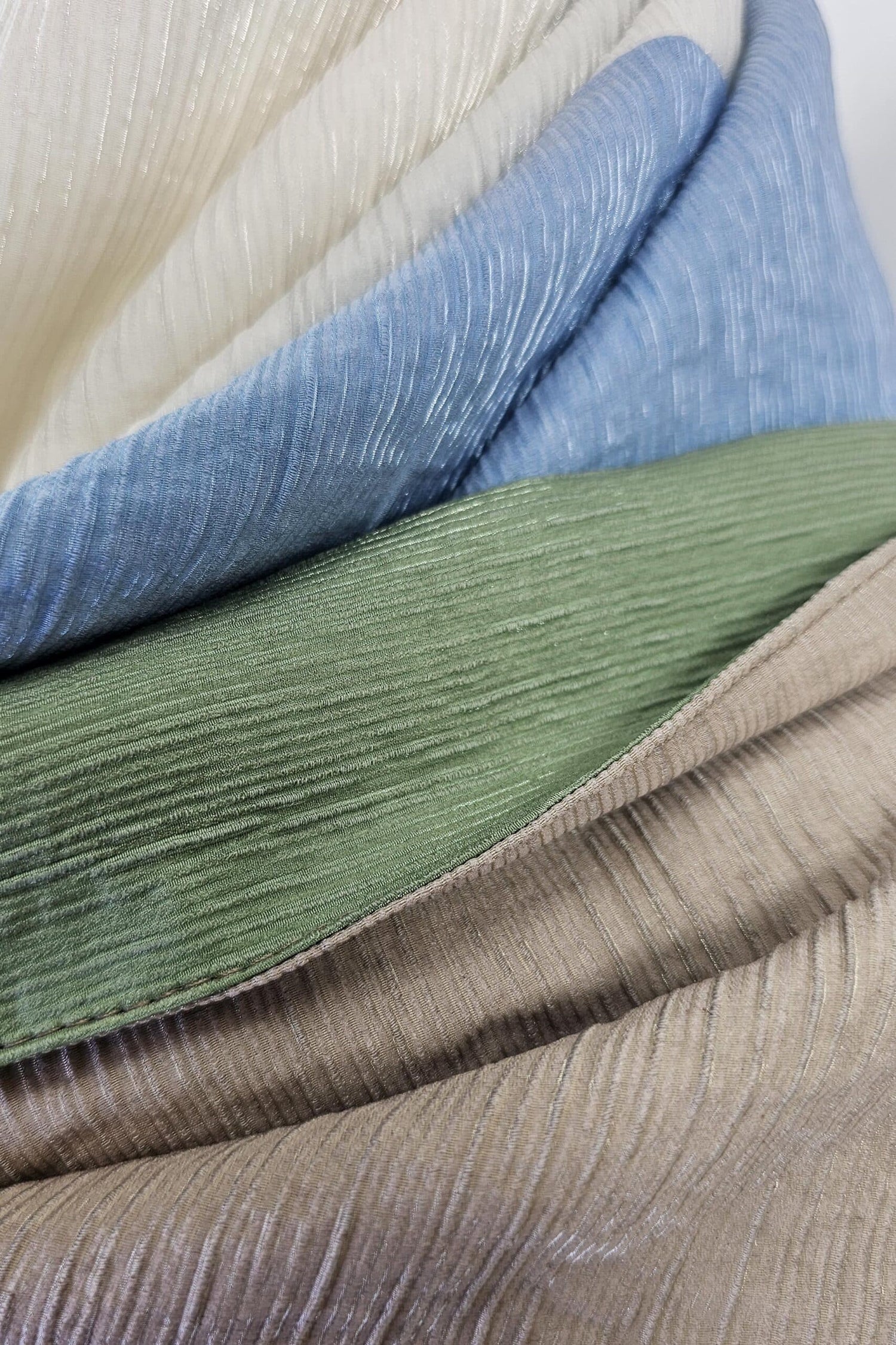 Dreieckstuch mit Karabiner, colour blocking in pastell