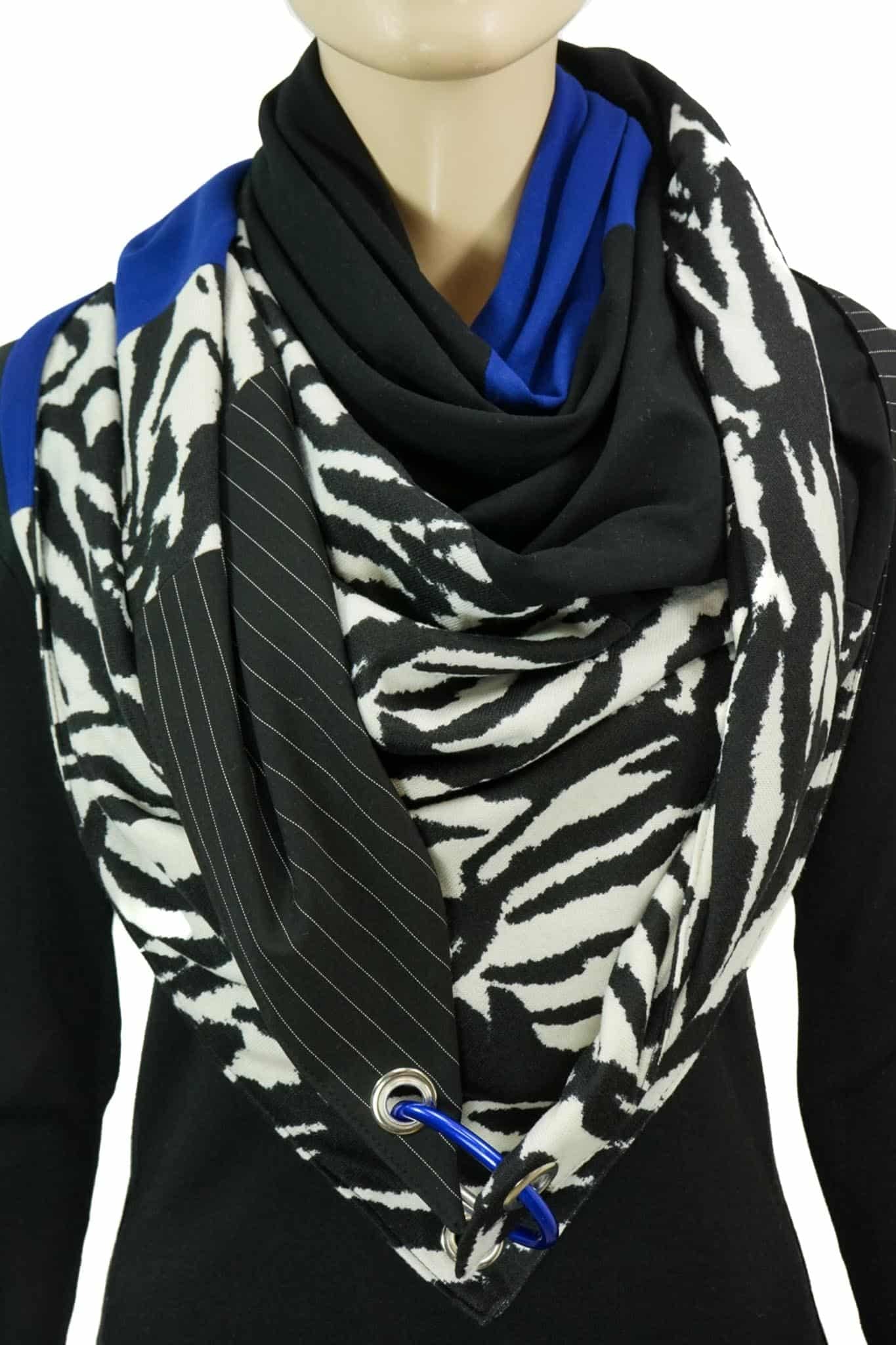 Dreieckstuch mit Karabiner, Zebra Strick-Mix mit Royalblau