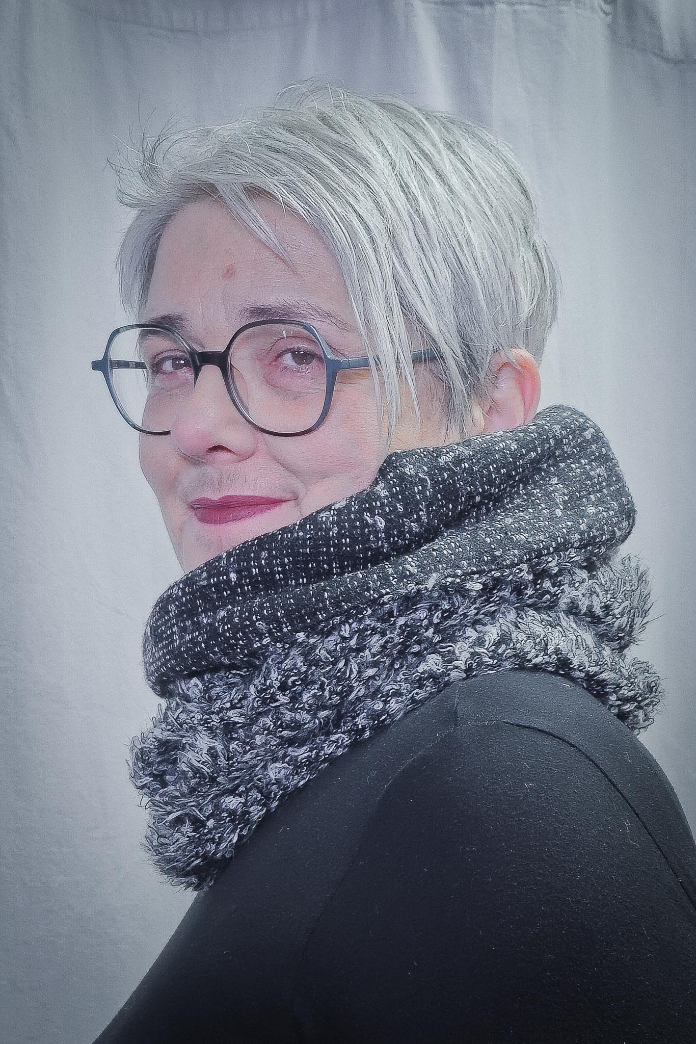 Set aus Loop &amp; TWIST-Mütze | Schwarz-Grau meliert