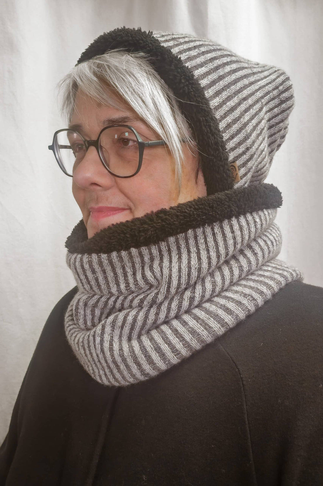 Set aus Loop &amp; TWIST-Mütze | Merinostrick anthrazit-grau gestreift | Fell innen