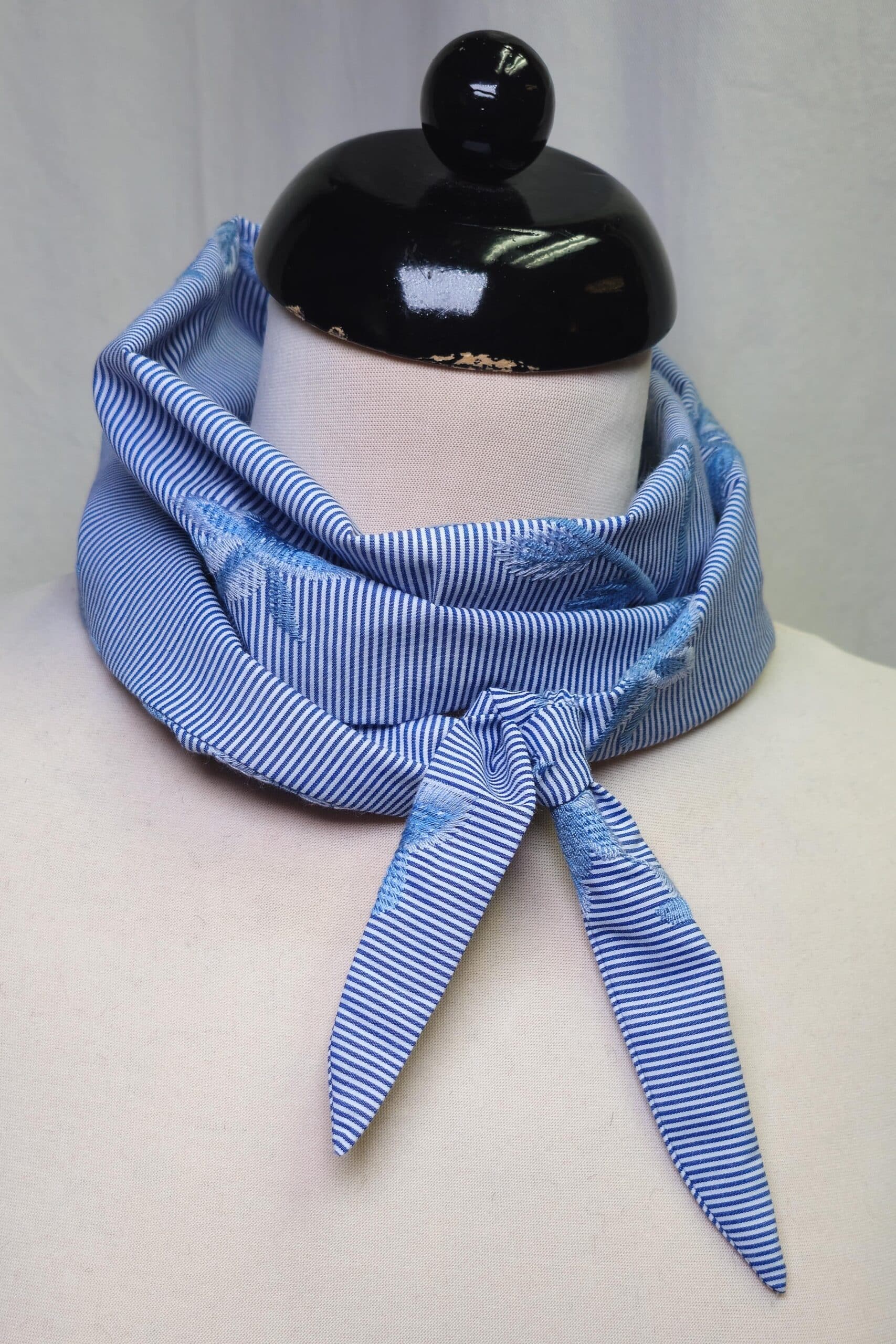 MINI Schal Blau-Weiß, gestreift mit Stickerei