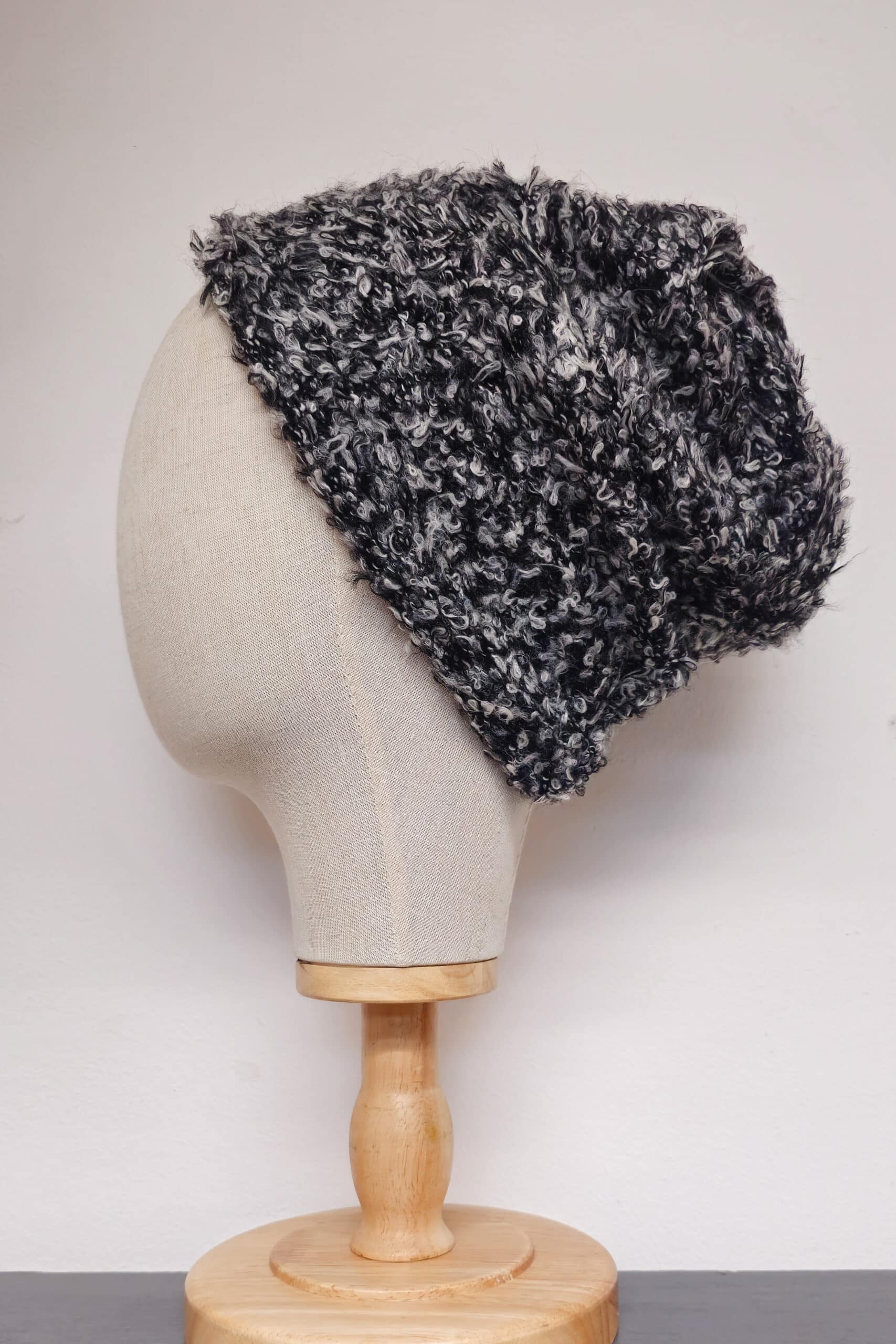 Set aus Loop &amp; TWIST-Mütze | Schwarz-Grau meliert