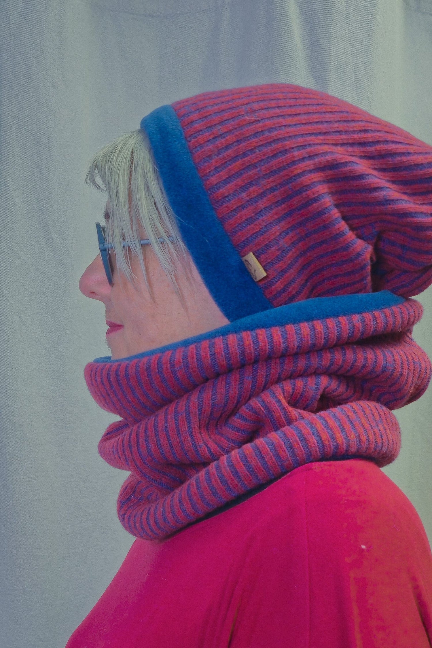 Set aus Loop &amp; TWIST-Mütze | Rot-Blau gestreift | Merinostrick &amp; Fleece