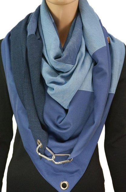 Dreieckstuch mit Karabiner, monochromer Mix in Blau