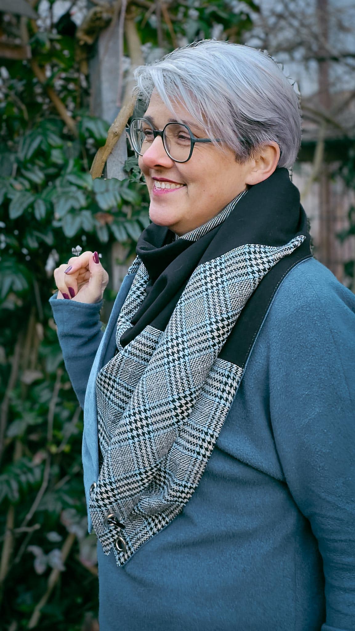 Dreieckstuch mit Karabiner, elegant mit schwarz/petrol