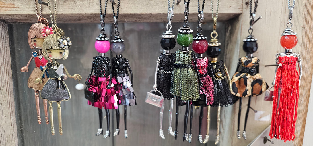 Lange Kette mit Puppe